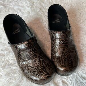 Dansko Women's Professional Clog-slip on Brown Print size 40 9.5/10